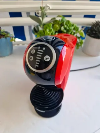 Cafetera Dolce Gusto Roja