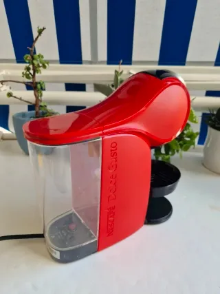 Cafetera Dolce Gusto Roja