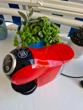 Cafetera Dolce Gusto Roja