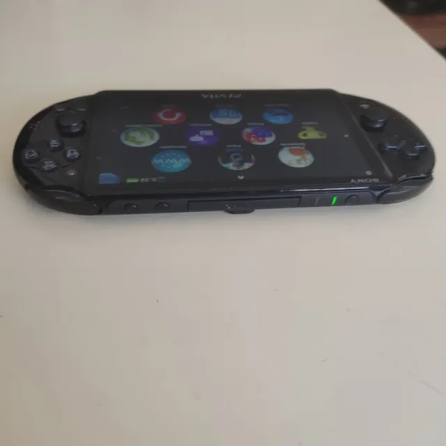 Sony PS Vita Slim 2004 + cargador