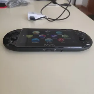 Sony PS Vita Slim 2004 + caricatore