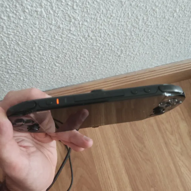 Sony PS Vita Slim 2004 + cargador