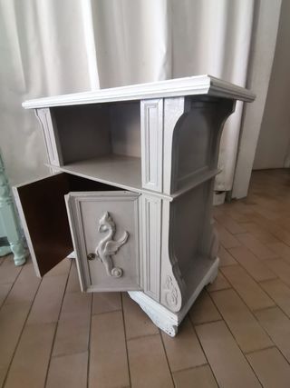 Mobile in legno grigio e bianco