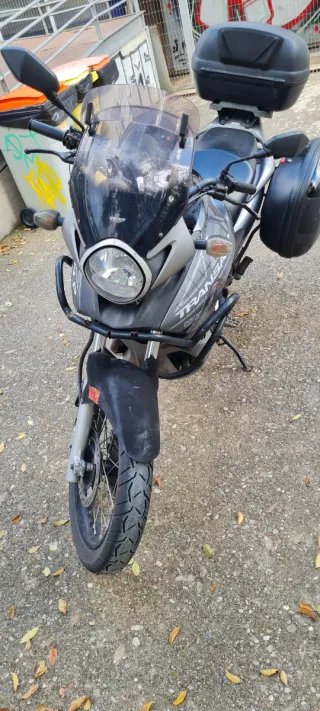 Vendo Honda Transalp 700 2008 pegatina C