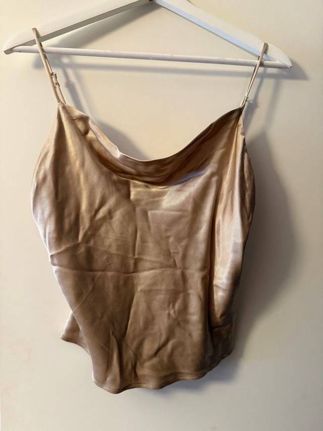 Top lencero satinado dorado