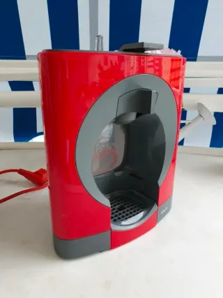 Cafetera Dolce Gusto Roja