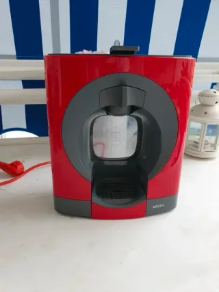 Cafetera Dolce Gusto Roja