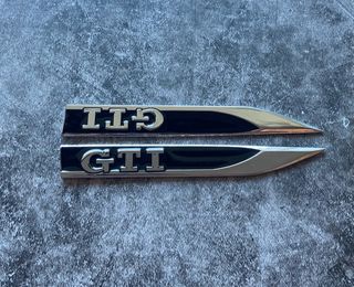 Pack 2 insignias lateral GTI negro y plata