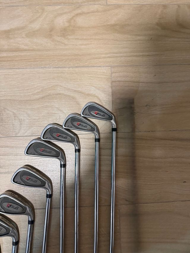 Set de hierros de golf Wilson más bolsa callaway