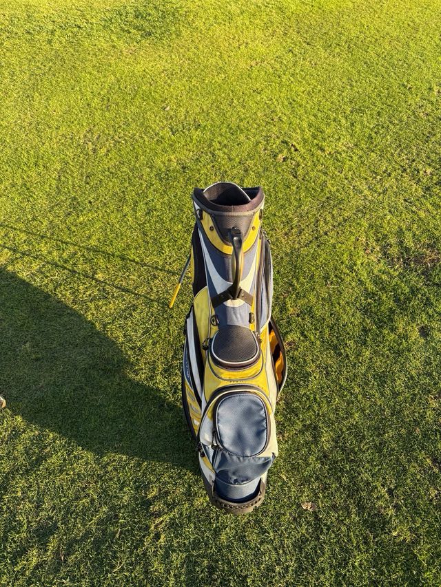 Set de hierros de golf Wilson más bolsa callaway