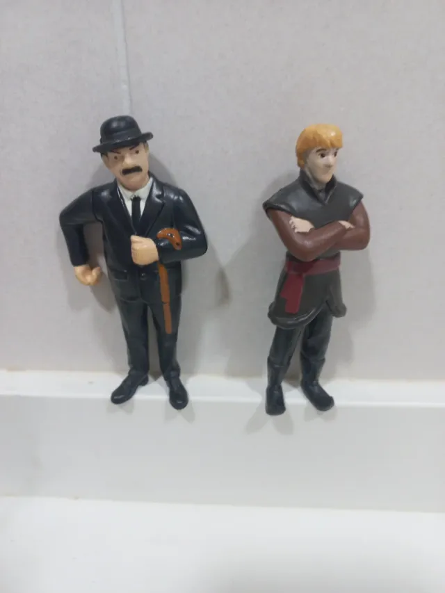 Figuras Charly Chaplin y Disney