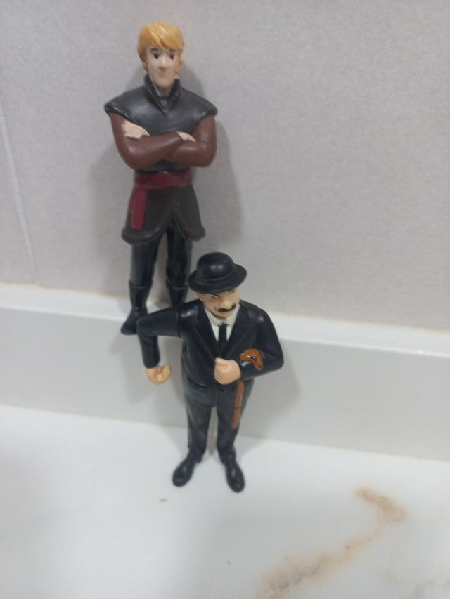 Figuras Charly Chaplin y Disney