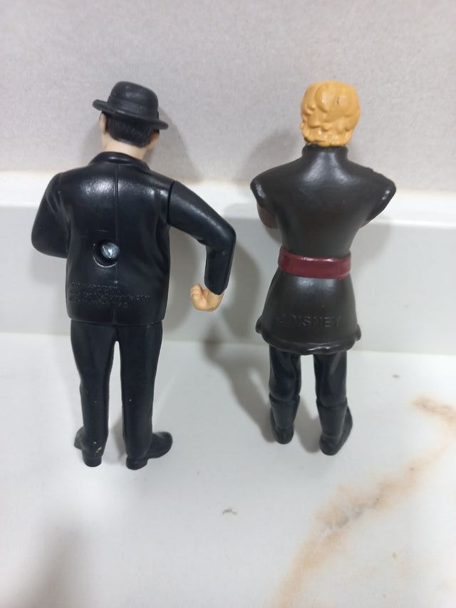 Figuras Charly Chaplin y Disney