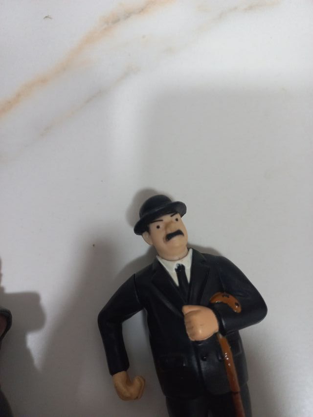 Figuras Charly Chaplin y Disney