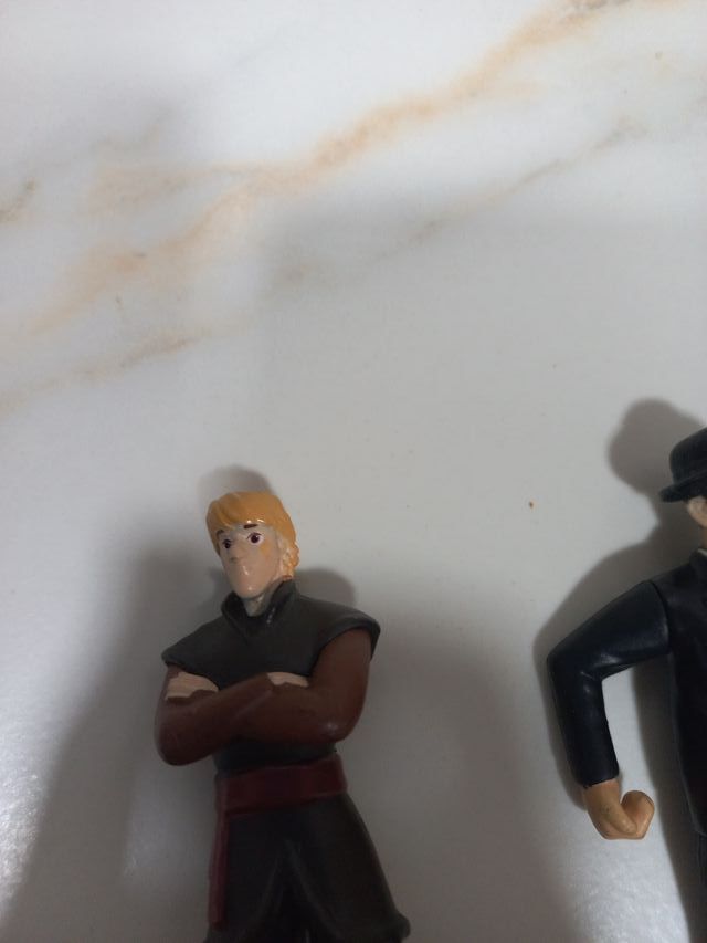 Figuras Charly Chaplin y Disney