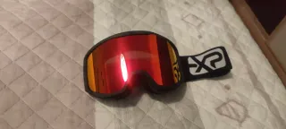 Gafas de esquí con lente roja