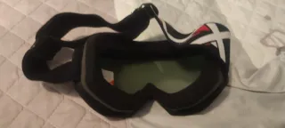 Gafas de esquí con lente roja