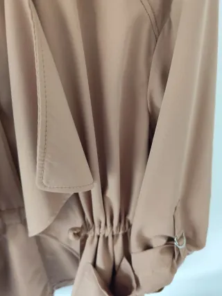 Gabardina corta Stradivarius Talla S