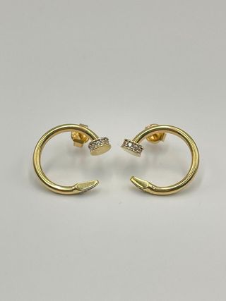 PENDIENTES CLAVO HUECO 18K