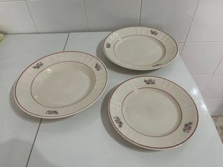 Juego de vajilla antigua