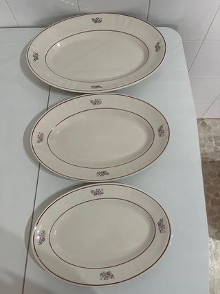 Juego de vajilla antigua