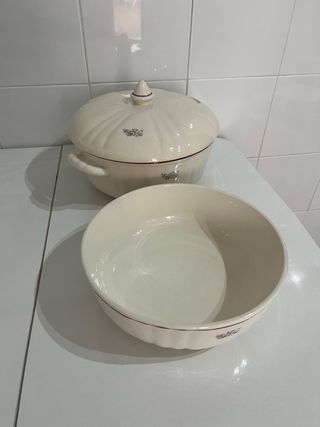 Juego de vajilla antigua