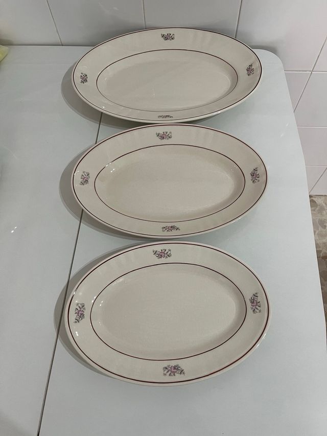 Juego de vajilla antigua