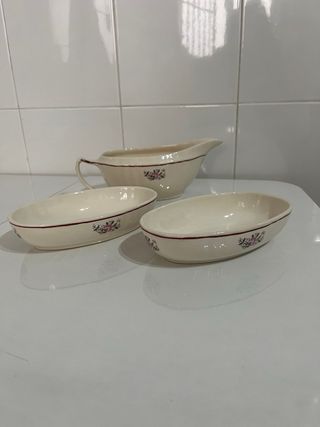 Juego de vajilla antigua