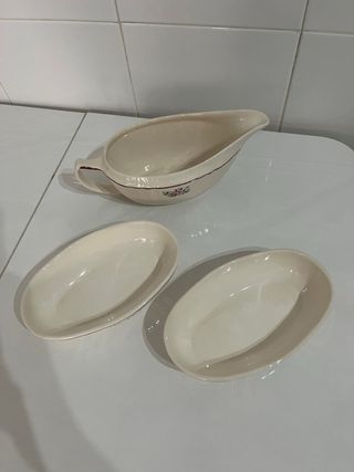 Juego de vajilla antigua