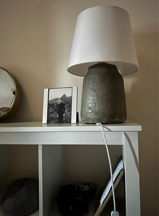 Lámpara de mesa piedra y tela