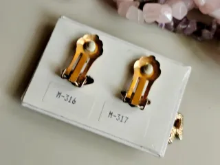 Pendientes vintage dorados con piedras multicolore