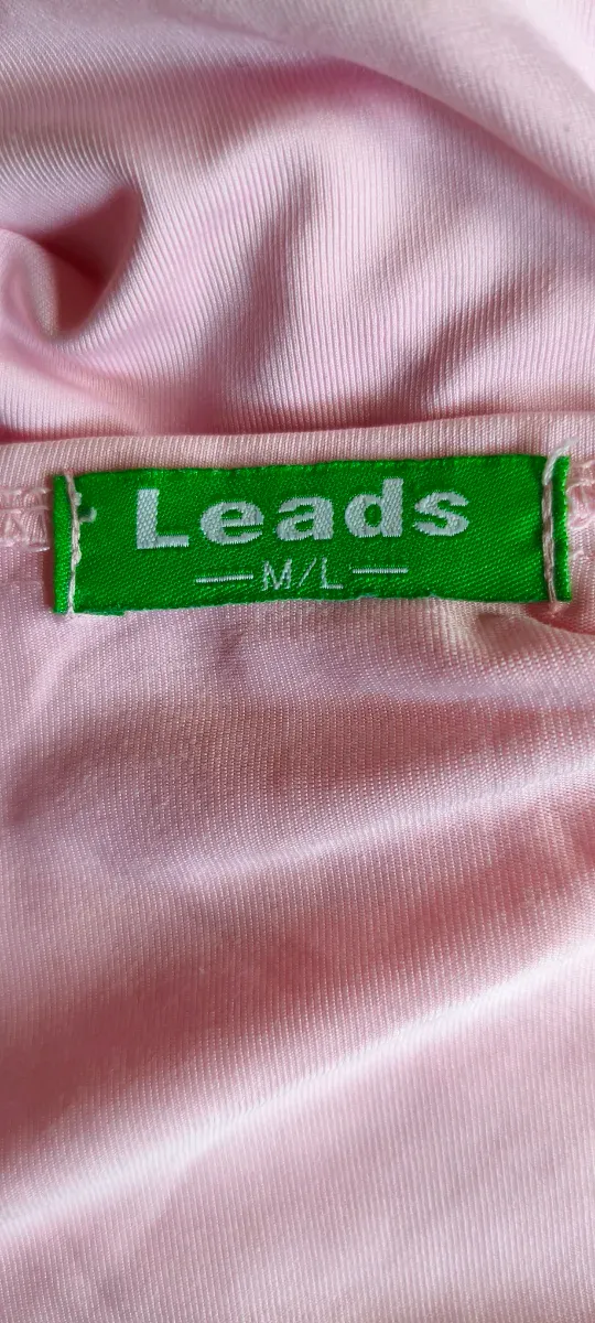 Maglione rosa a maniche lunghe con collo quadrato