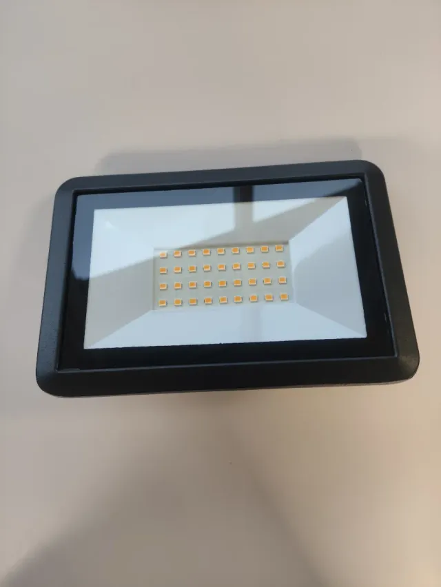 Proyector LED 30W 3450 Lúmenes