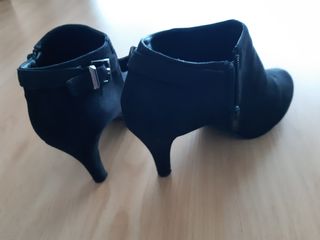 Botines negros Inside tacón hebilla cremallera