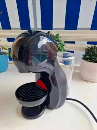 Cafetera Dolce Gusto Negra
