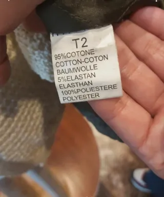 Parka verde acolchada con capucha