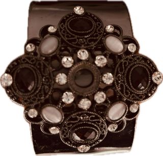 Brazalete plateado antiguo con pedrería