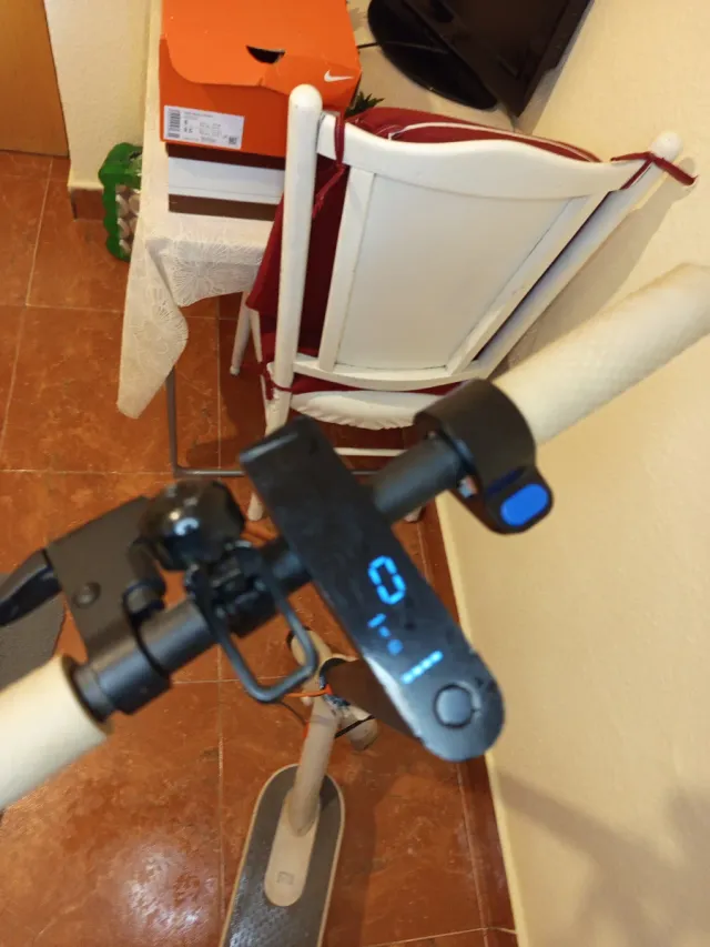 Patinete  Electric Scooter 3 color blanco