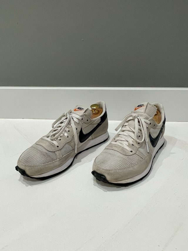 Nike Challenger Talla 40 Beige/Negro