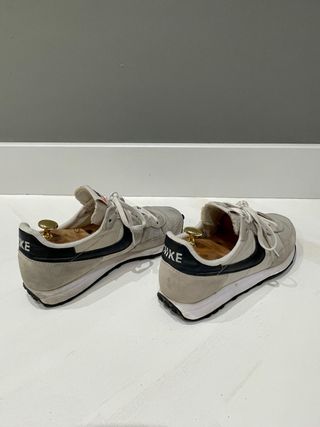 Nike Challenger Talla 40 Beige/Negro