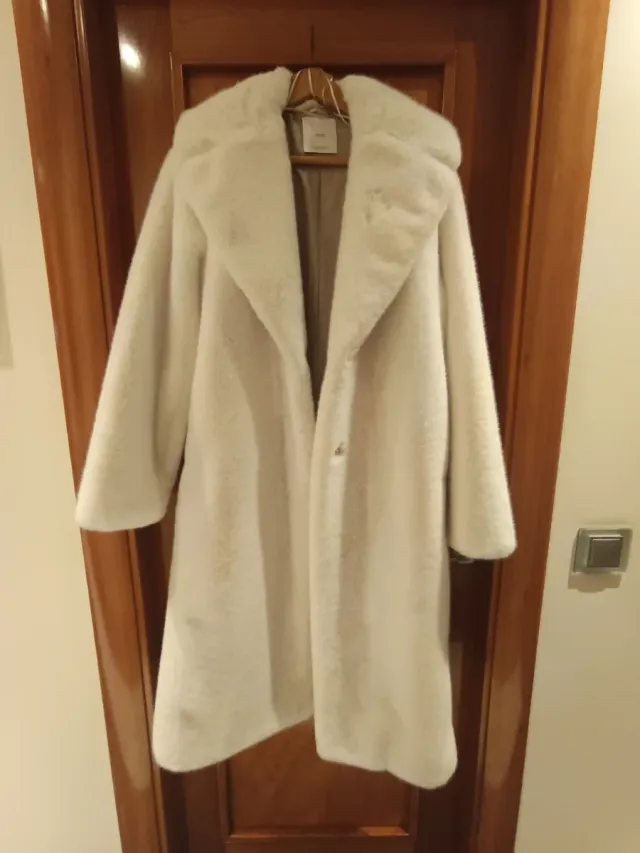 Abrigo Mango Blanco Pelo Sintético