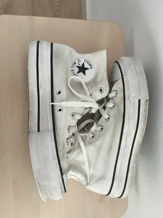 Converse blancas con plataforma