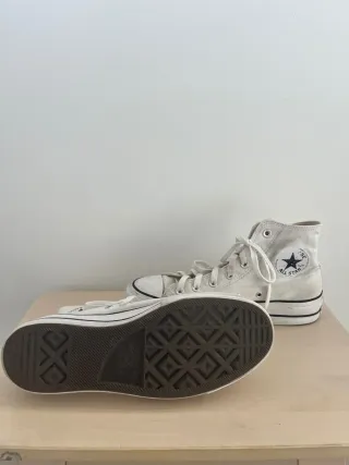 Converse blancas con plataforma