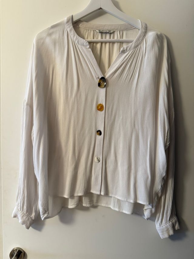 Blusa Stradivarius blanca botones