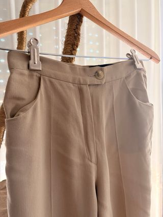 Traje chaqueta y pantalón beige