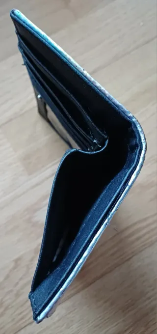 Cartera Stradivarius efecto holográfico