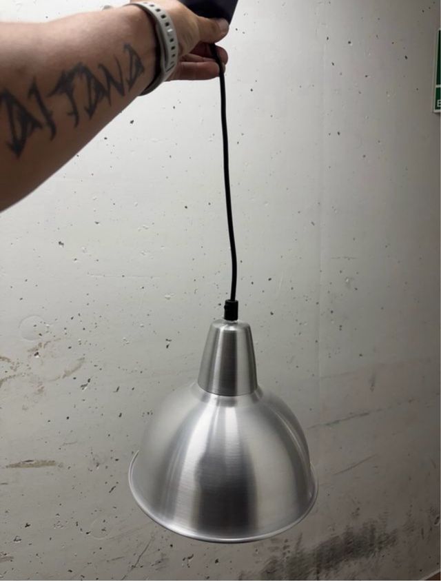 Lámpara colgante de metal plateado