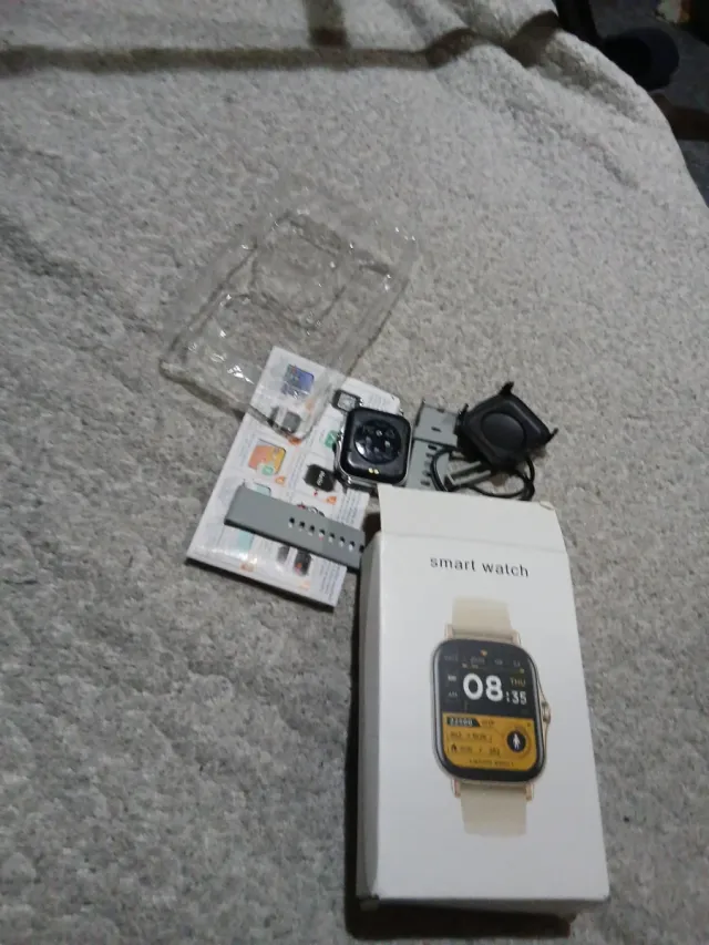 Smartwatch Bege e Dourado