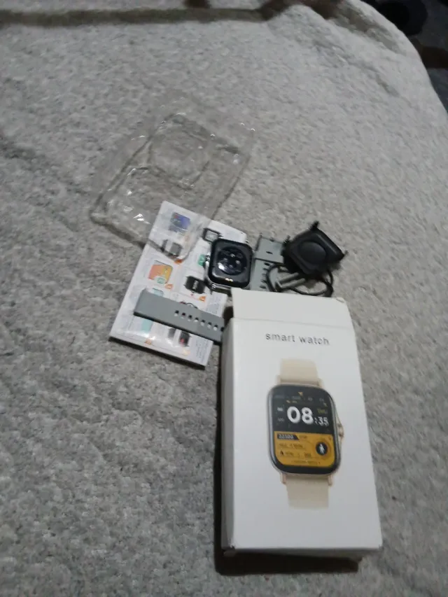 Smartwatch Bege e Dourado