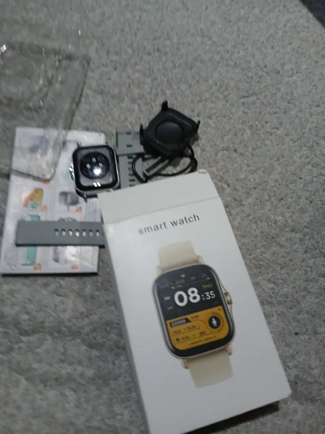 Smartwatch Bege e Dourado